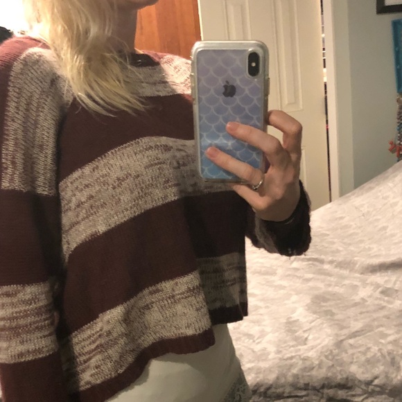 Crop sweater with bow detail in back - Picture 5 of 6